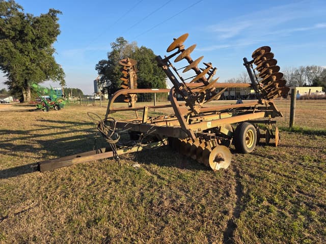 Image of John Deere T0230 equipment image 1