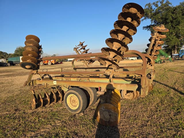 Image of John Deere T0230 equipment image 4