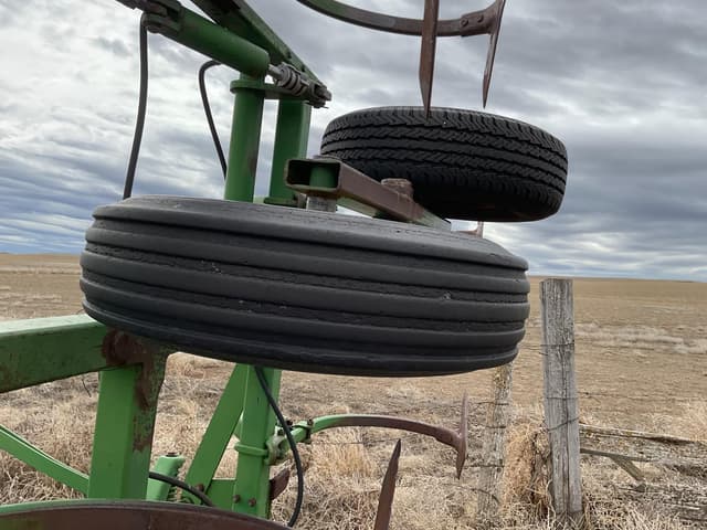 Image of John Deere 712 equipment image 1