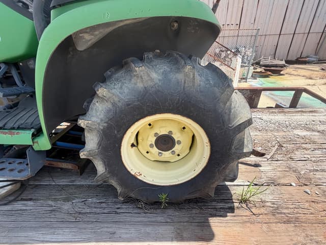 Image of John Deere 4200 equipment image 4