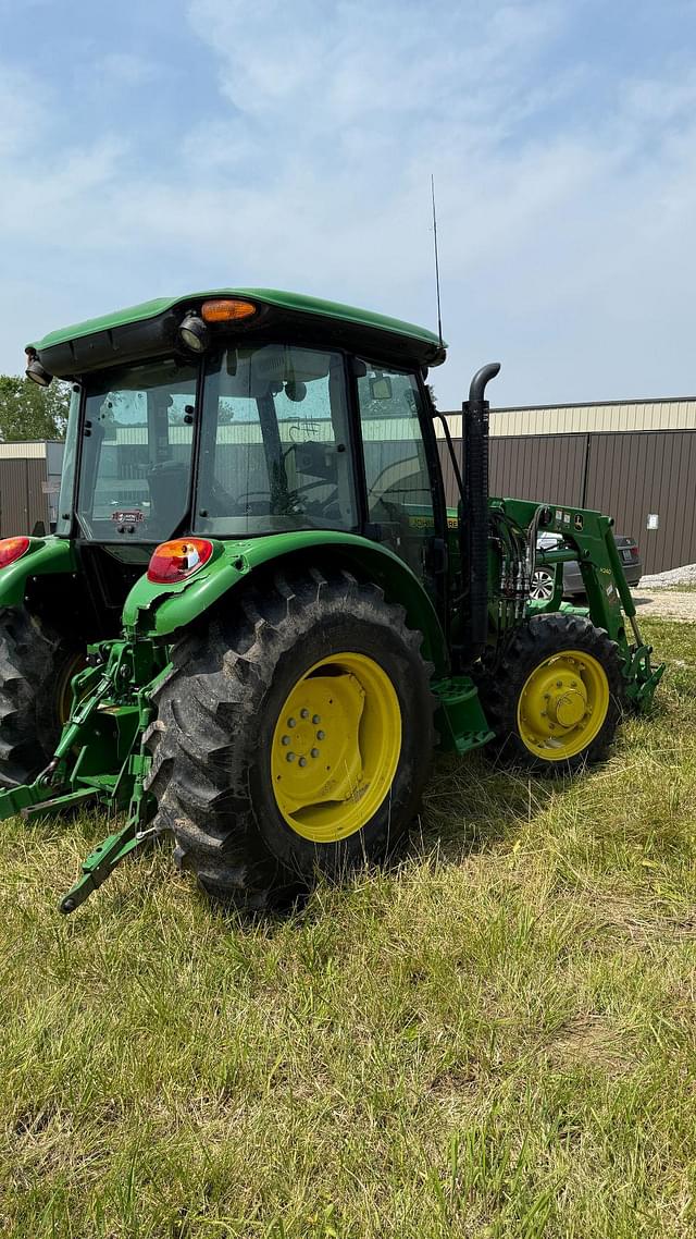 Image of John Deere 5075E equipment image 4