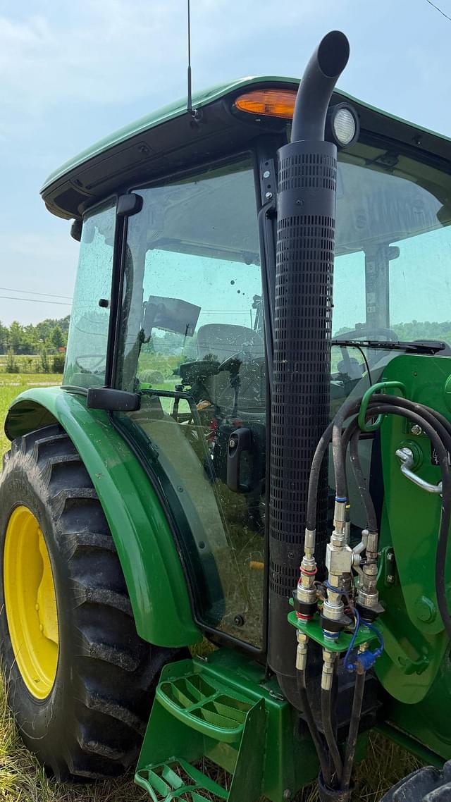 Image of John Deere 5075E equipment image 3