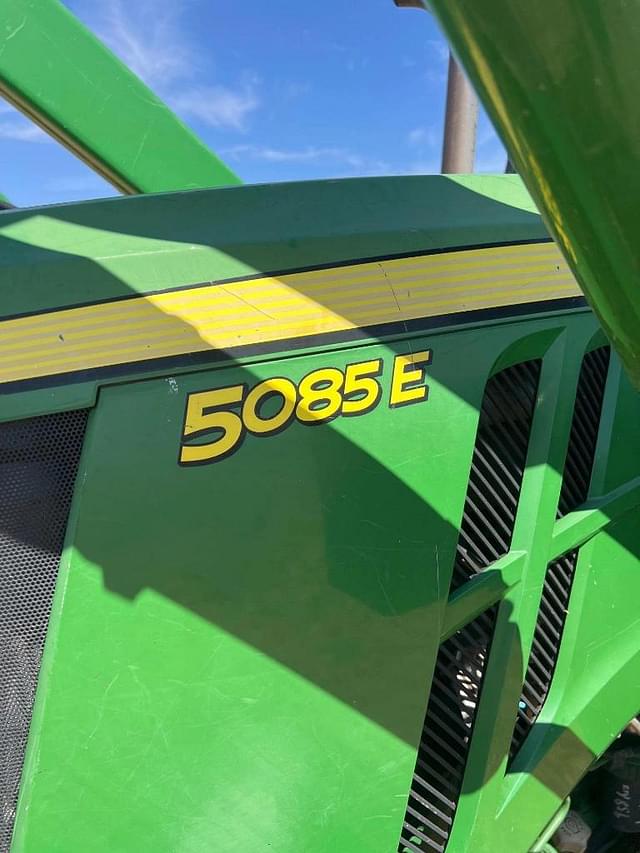 Image of John Deere 5085E equipment image 1