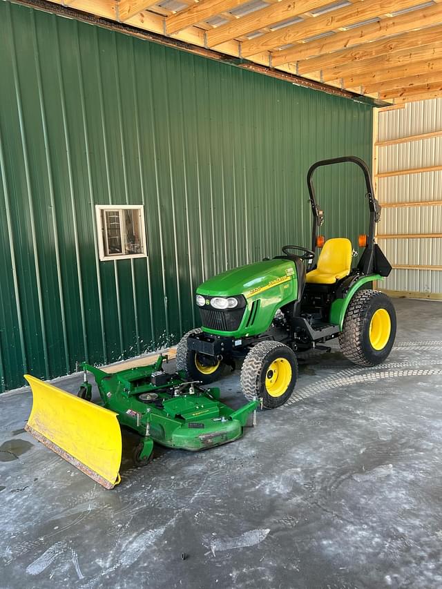 Image of John Deere 2320 equipment image 1