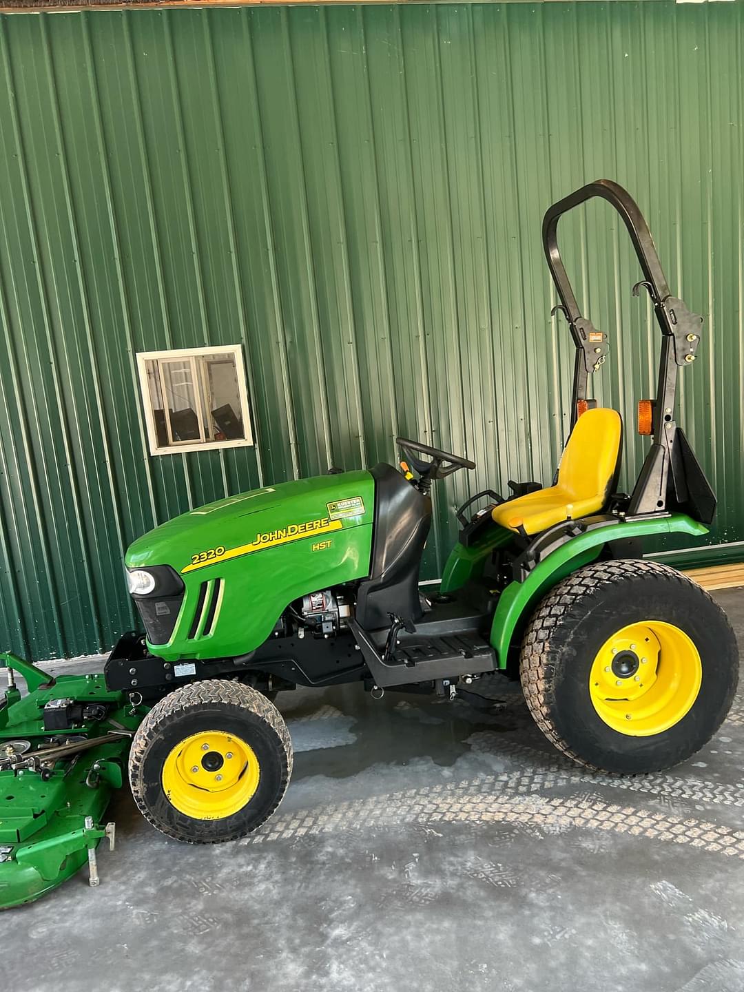 Image of John Deere 2320 Primary image