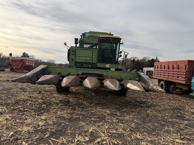 Image of John Deere 7720 equipment image 1