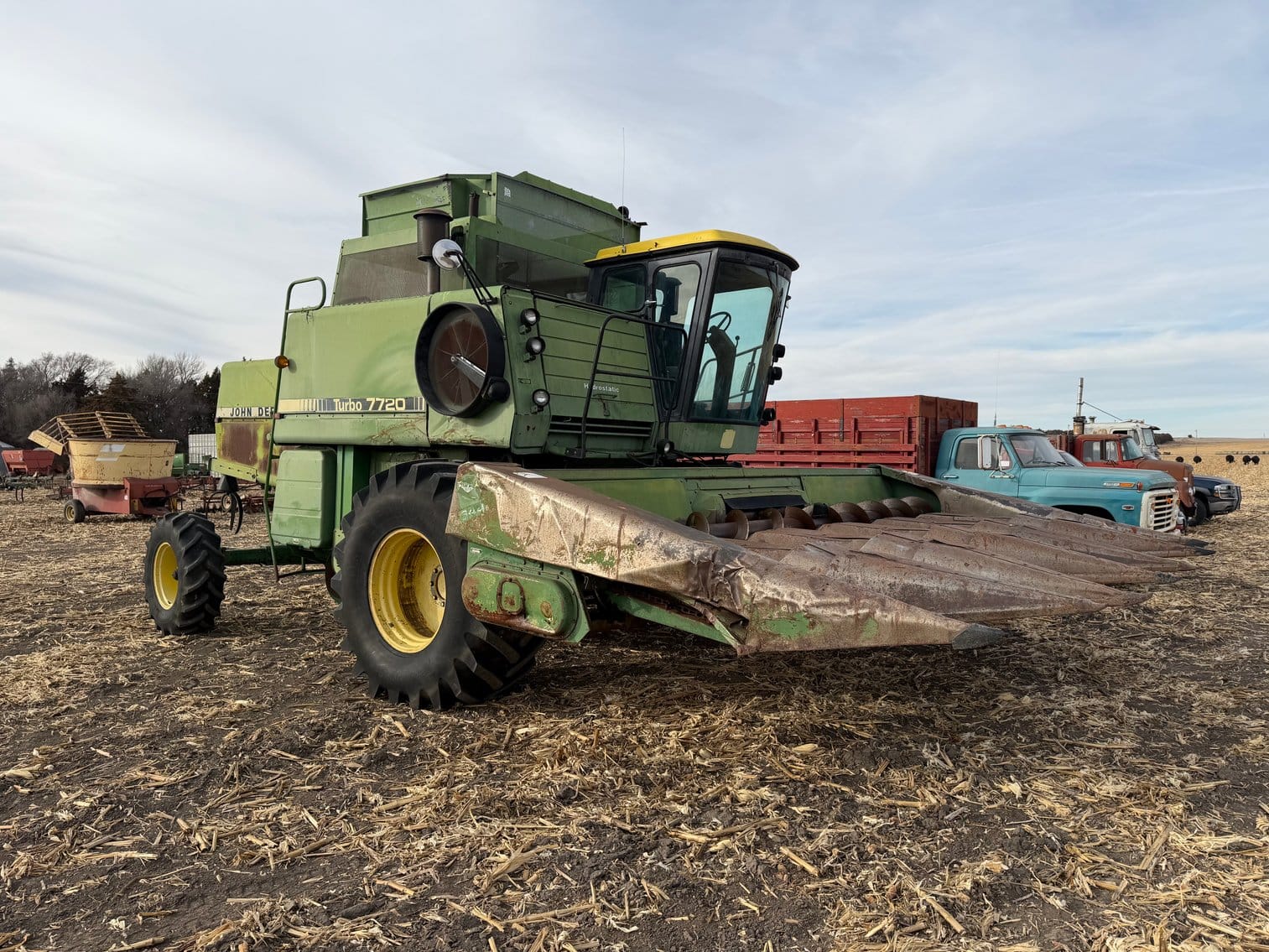 John Deere 7720 Equipment Image0