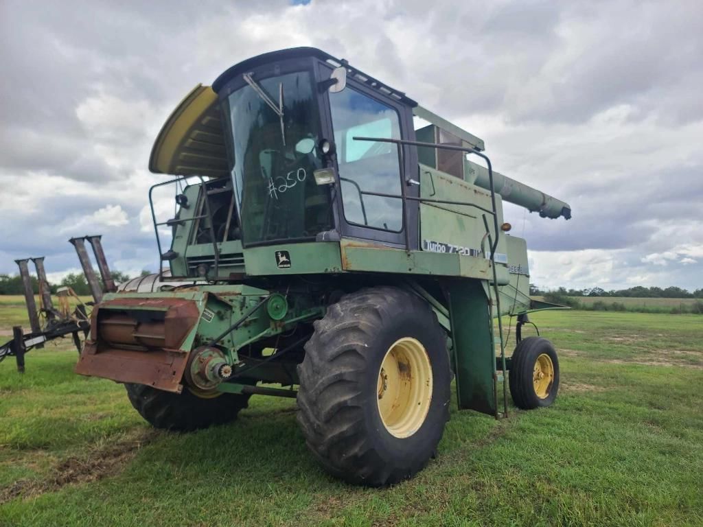 John Deere 7720 Equipment Image0