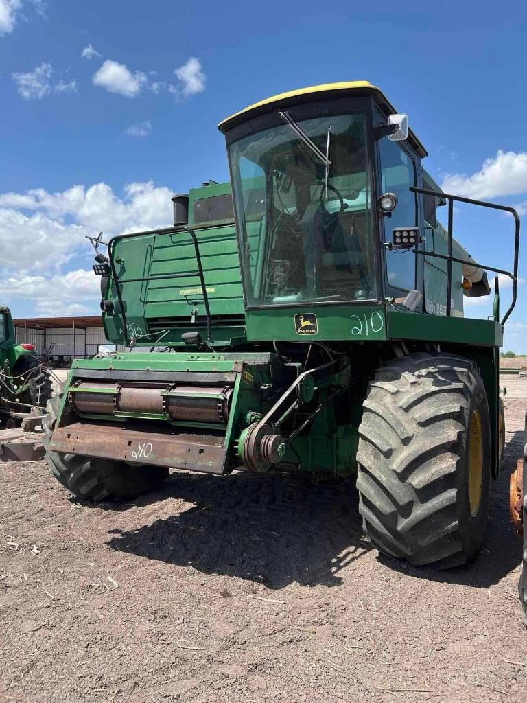 Main image John Deere 8820