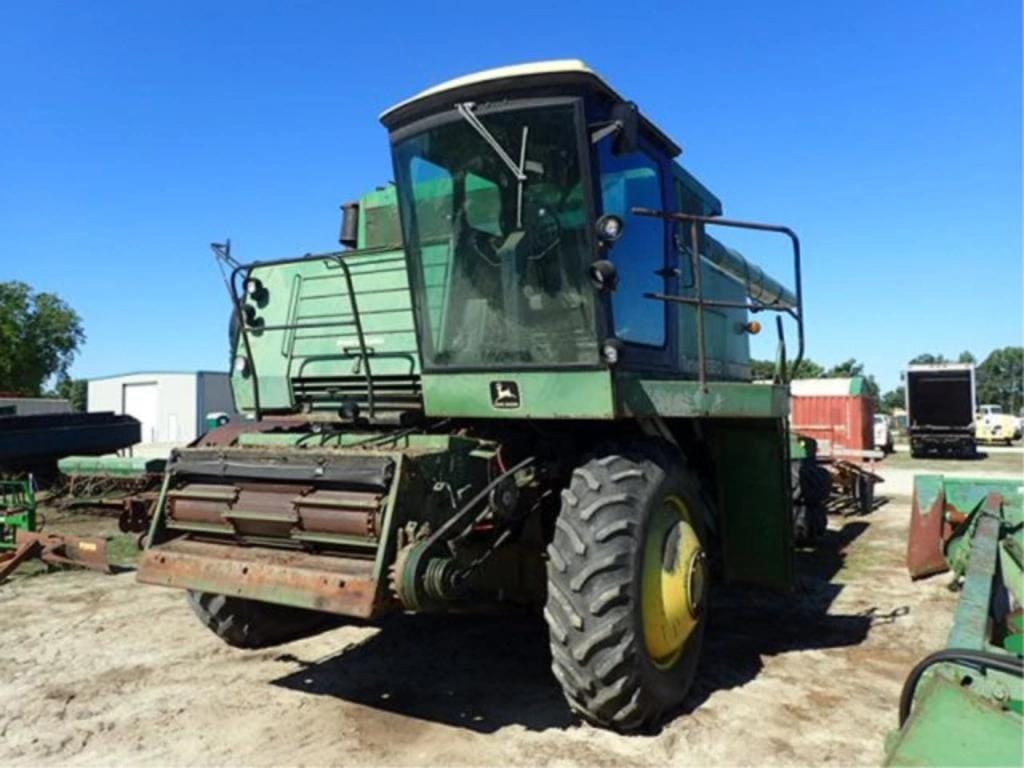 Main image John Deere 8820