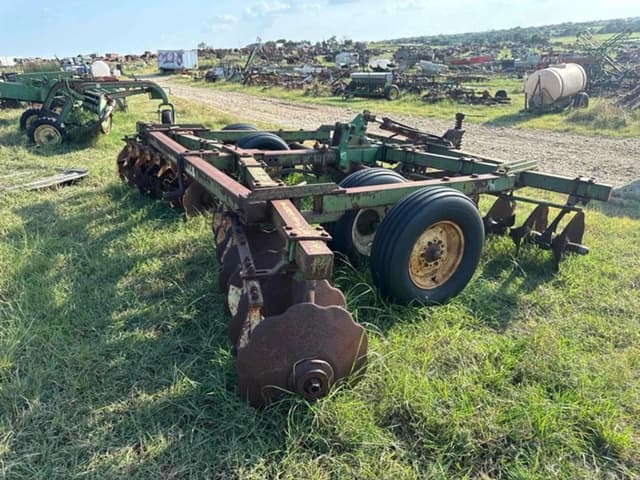 Image of John Deere TWA equipment image 1