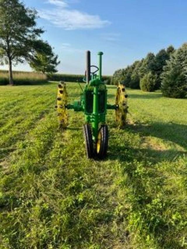 Image of John Deere B equipment image 1