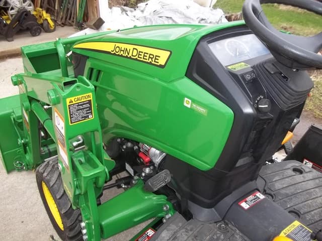 Image of John Deere 1025R equipment image 4