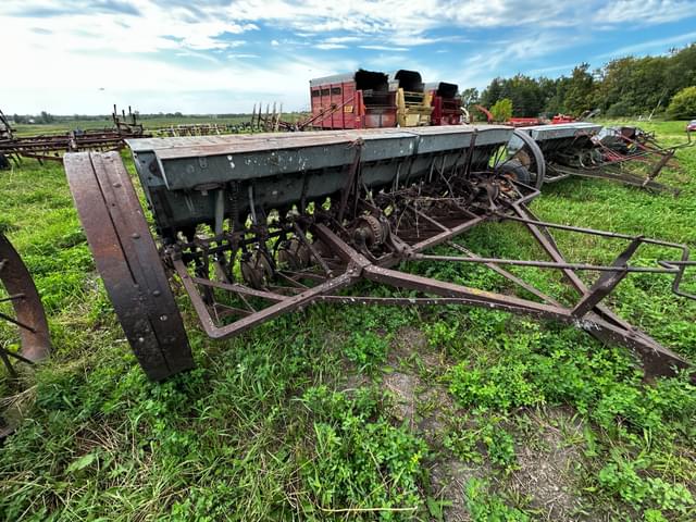Image of John Deere Van Brunt equipment image 2