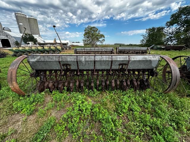 Image of John Deere Van Brunt equipment image 4