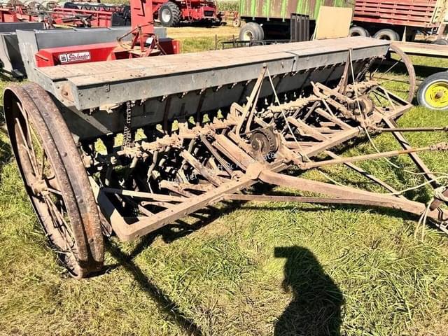 Image of John Deere Van Brunt equipment image 2
