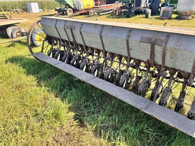 Image of John Deere Van Brunt equipment image 4
