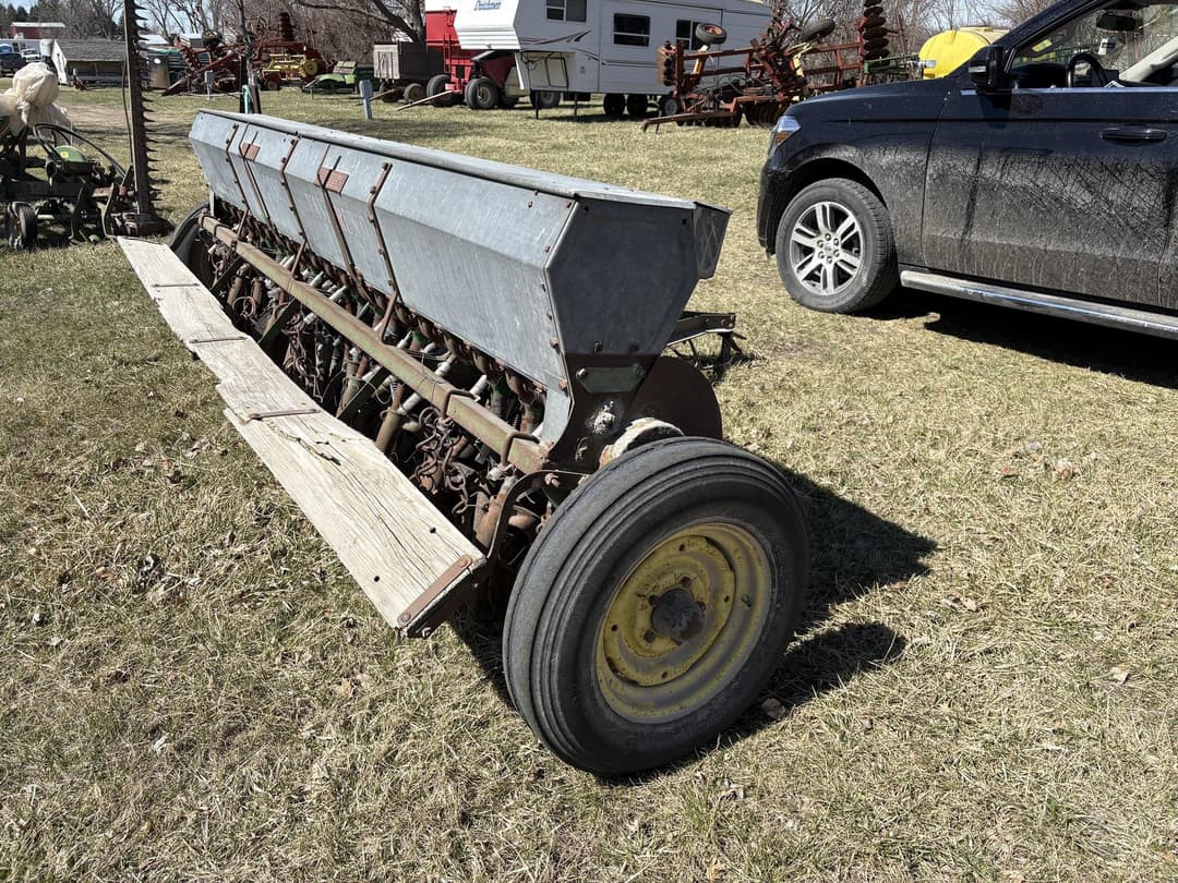 Image of John Deere Van Brunt B Image 1