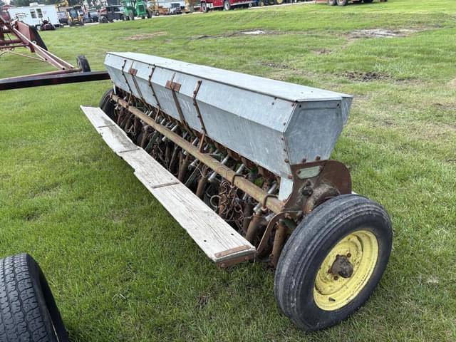 Image of John Deere Van Brunt B equipment image 4