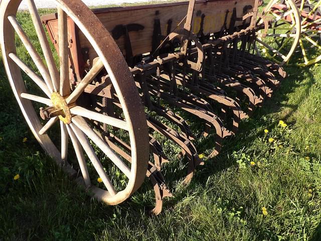 Image of John Deere Van Brunt B equipment image 4