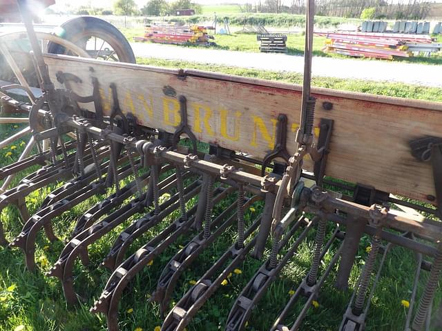 Image of John Deere Van Brunt B equipment image 3
