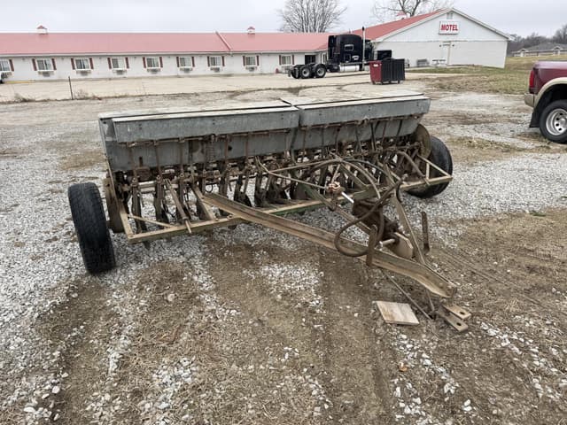 Image of John Deere Van Brunt B equipment image 1