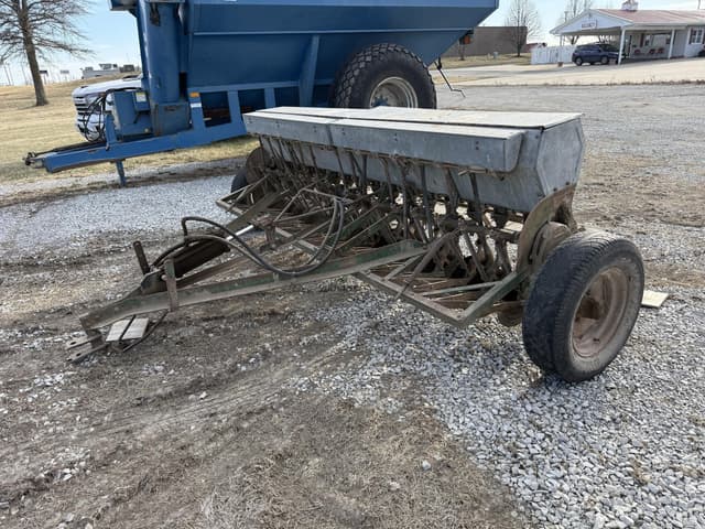Image of John Deere Van Brunt B equipment image 3