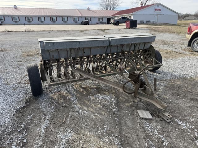Image of John Deere Van Brunt B equipment image 2