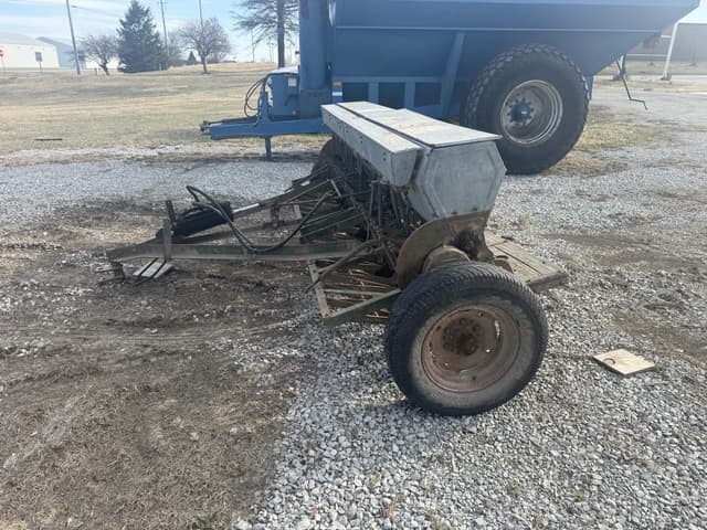 Image of John Deere Van Brunt B equipment image 4