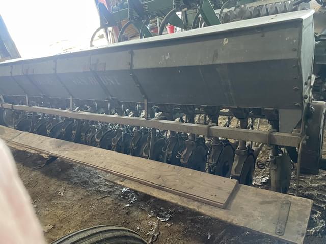 Image of John Deere Van Brunt B equipment image 2