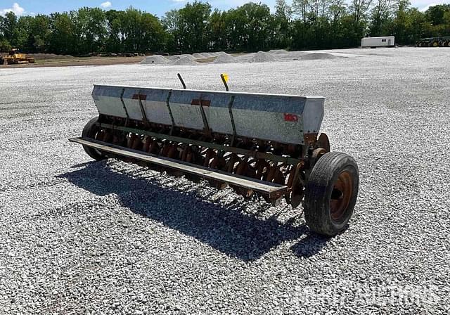 Image of John Deere Van Brunt equipment image 4