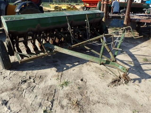 Image of John Deere Van Brunt Primary image