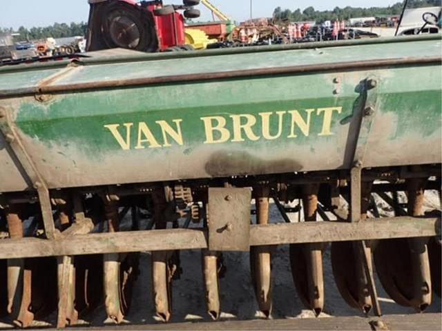 Image of John Deere Van Brunt equipment image 4