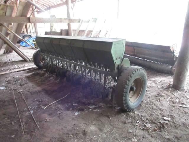 Image of John Deere Van Brunt equipment image 2