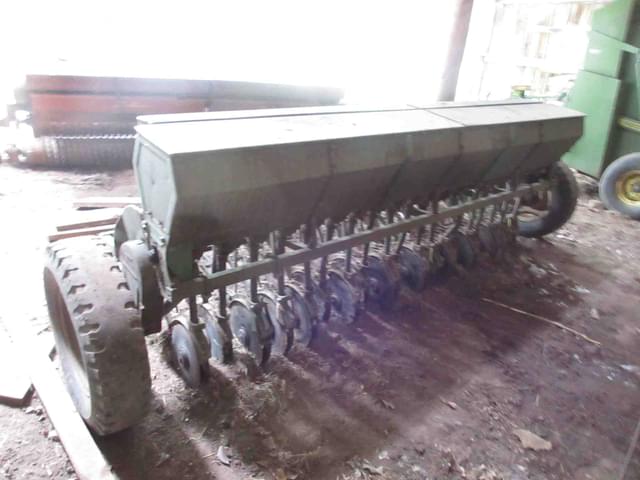 Image of John Deere Van Brunt equipment image 3