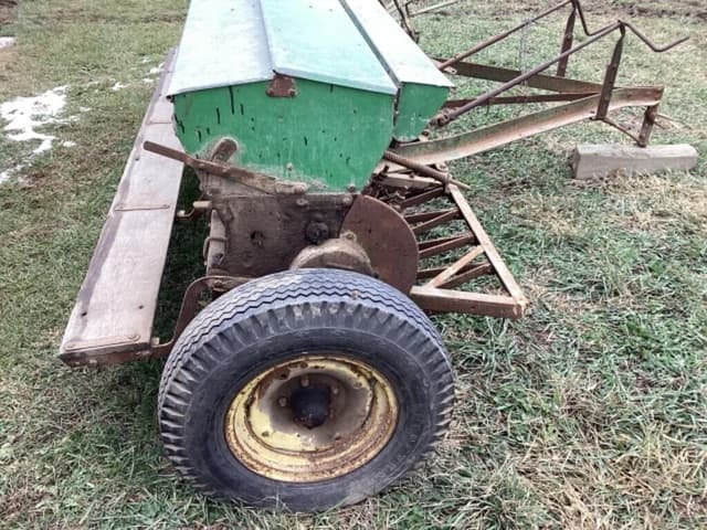 Image of John Deere Van Brunt equipment image 4