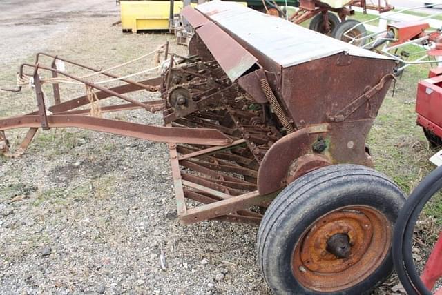 Image of John Deere Van Brunt equipment image 4