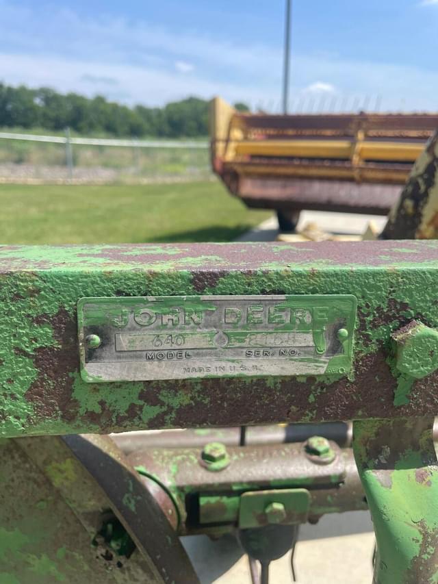 Image of John Deere 640 equipment image 2
