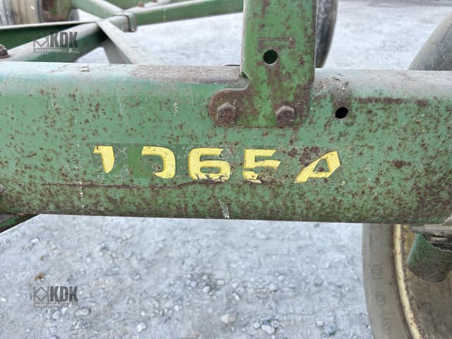Image of John Deere 1065A equipment image 3