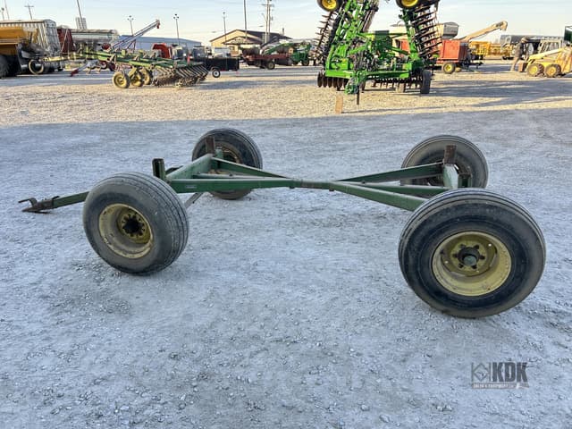 Image of John Deere 1065A equipment image 2