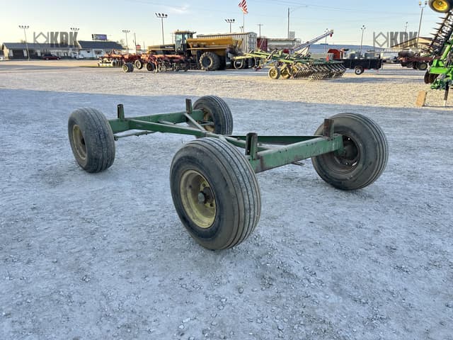 Image of John Deere 1065A equipment image 1