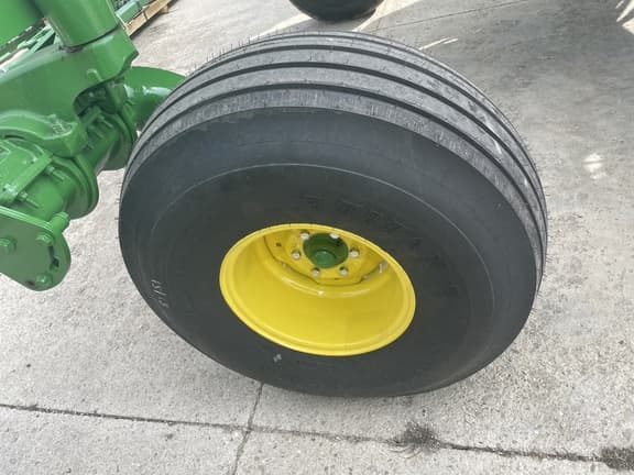 Image of John Deere W235R equipment image 1