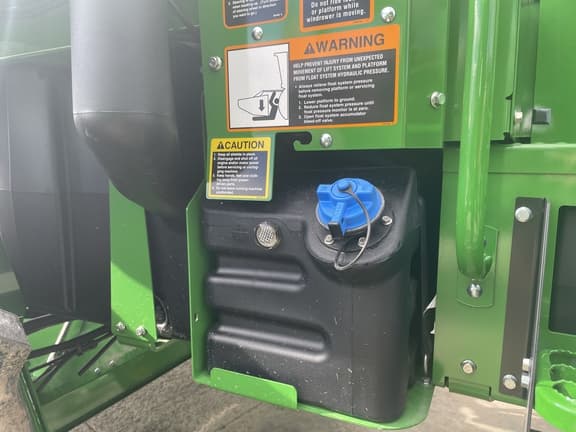 Image of John Deere W235R equipment image 4