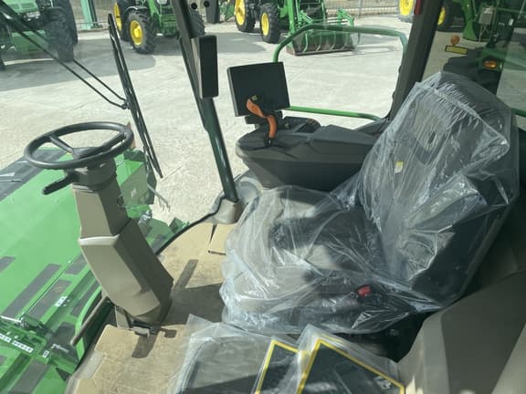 Image of John Deere W235R equipment image 2