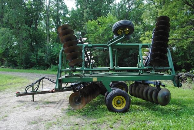 Image of John Deere 230 equipment image 1