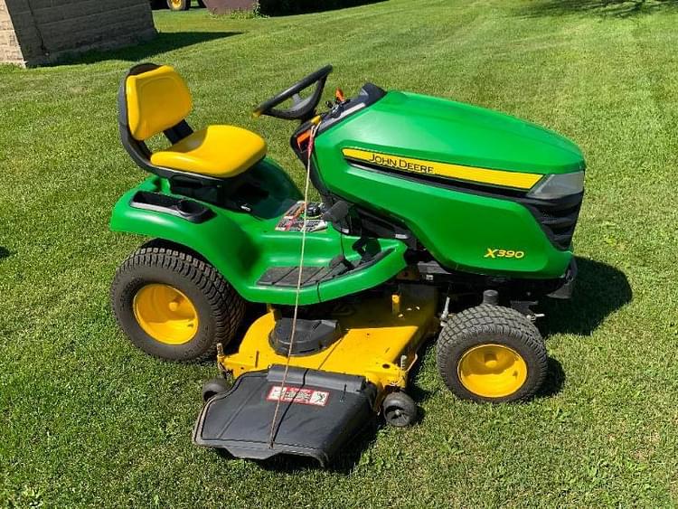 John Deere X390 Equipment Image0