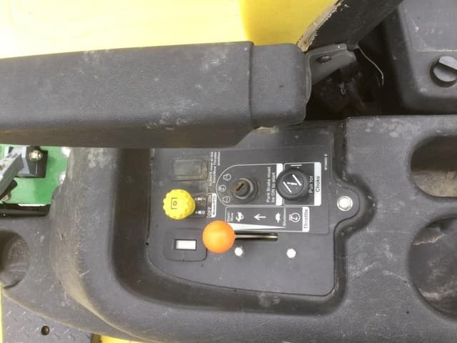 Image of John Deere X465 equipment image 3