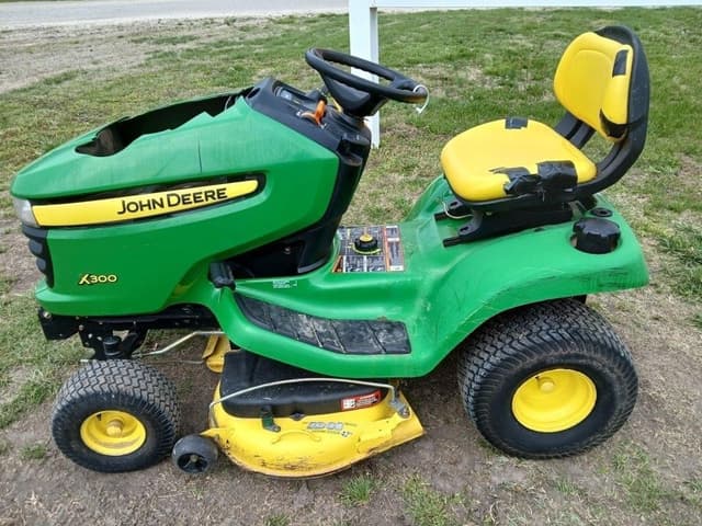 Image of John Deere X300 equipment image 4