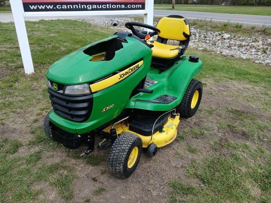 John Deere X300 Equipment Image0