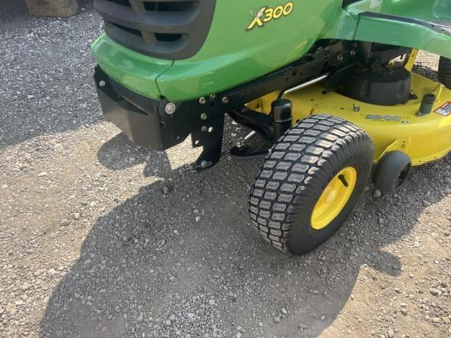 Image of John Deere X300 equipment image 4